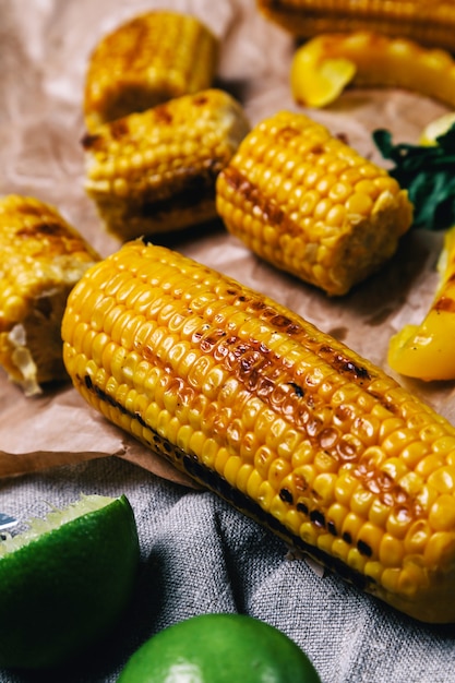 Free photo delicious grilled corn