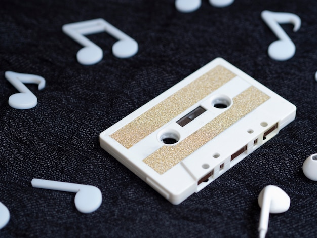 Free photo diagonal view white minimalistic cassette tape