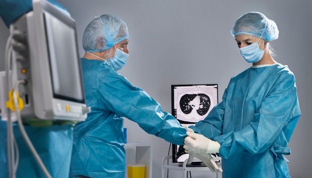 Free Photo doctors preparing for a surgical procedure