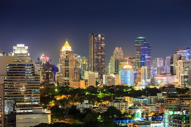 Free photo downtown and business district in bangkok at night