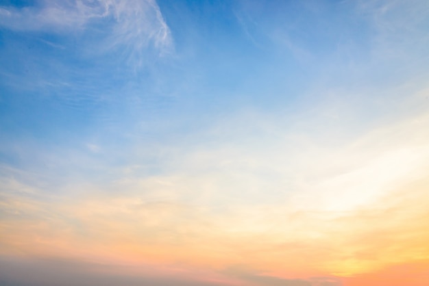 Free photo dusk colorful dramatic yellow sun