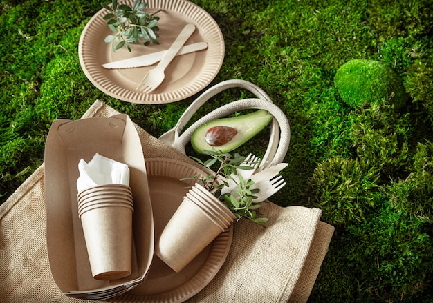 Free photo eco-friendly, stylish, disposable, convenient, beautiful recyclable tableware.