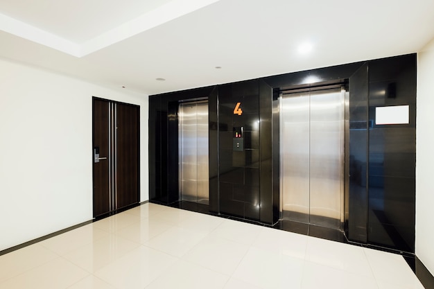 Free photo elevator in building