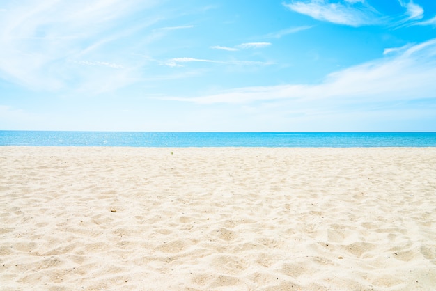 Free photo empty sea and beach background