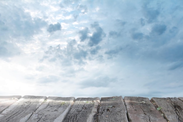 Free photo empty wood table top and blur sky