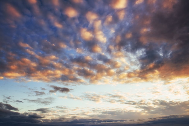 Free photo fantastic sunset in the mountains cumulus clouds