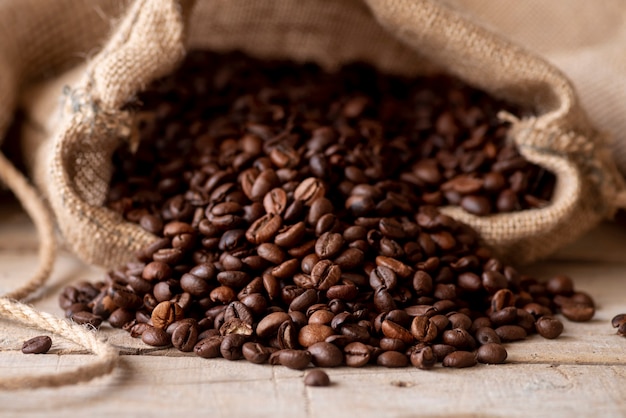 Free photo front view coffee beans in burlap sack