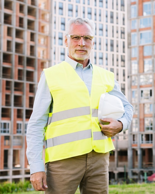 Free photo front view old architect with vest and helmet