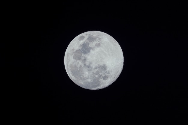 Free photo full moon on dark background