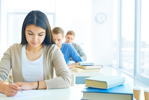 Free photo girl doing her exam