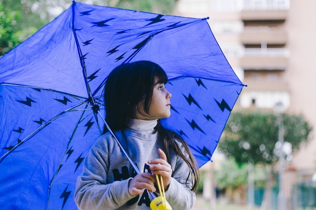 Free photo girl walking with umbrella