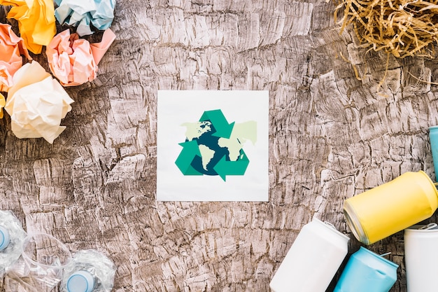 Free photo globe with recycle icon surrounded by garbage