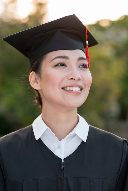 Free Photo graduation concept with portrait of happy woman