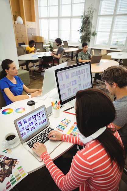 Free Photo graphic designers working at their desk