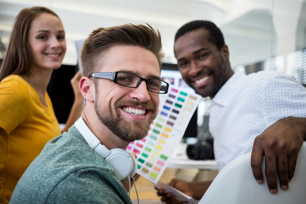 Free photo group of graphic designers smiling