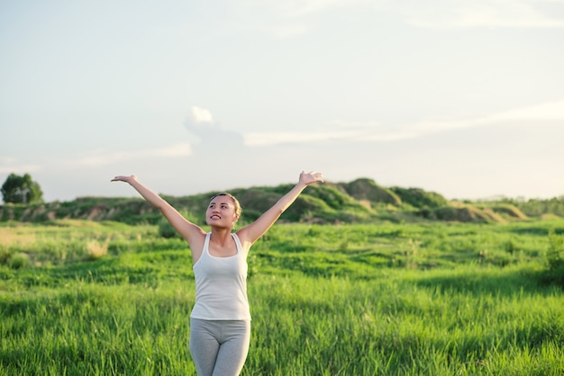 Free photo happy girl praticing yoga