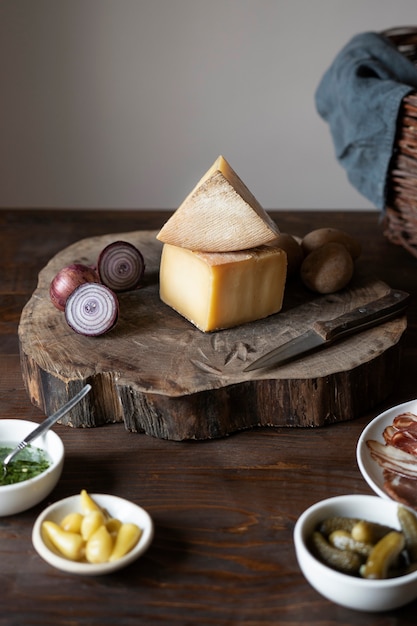 Free photo high angle cheese and onions on wooden board