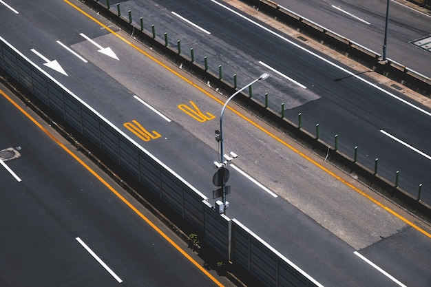 Free photo high view motorway with speed control