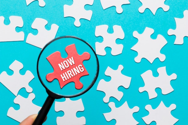 Free photo hiring concept with puzzle pieces