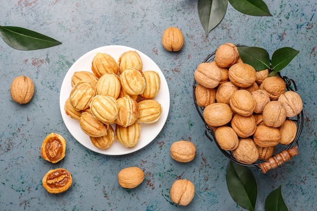 Foto gratuita biscotti russi fatti in casa con latte condensato bollito e noci.