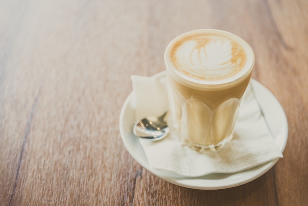 Foto gratuita caffè latte caldo