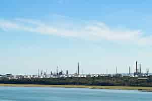 Free photo an industrial oil refinery plant near southampton, england