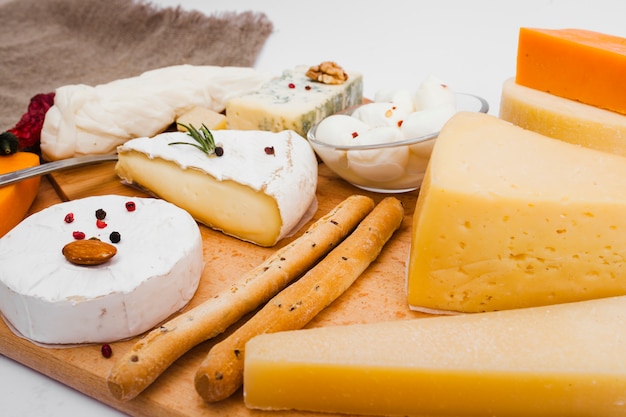 Free photo isometric cheese composition