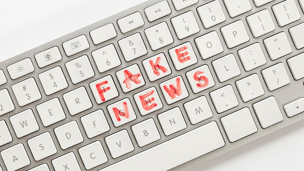 Free photo keyboard with fake news