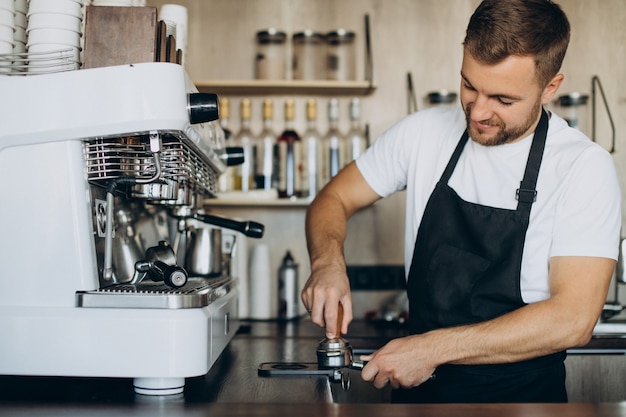 Male barista preparing coffee in a coffee shop