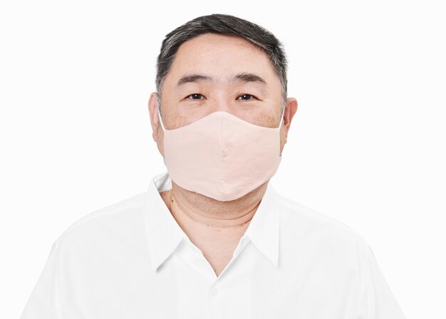 Free photo man wearing face mask due to covid-19 protection