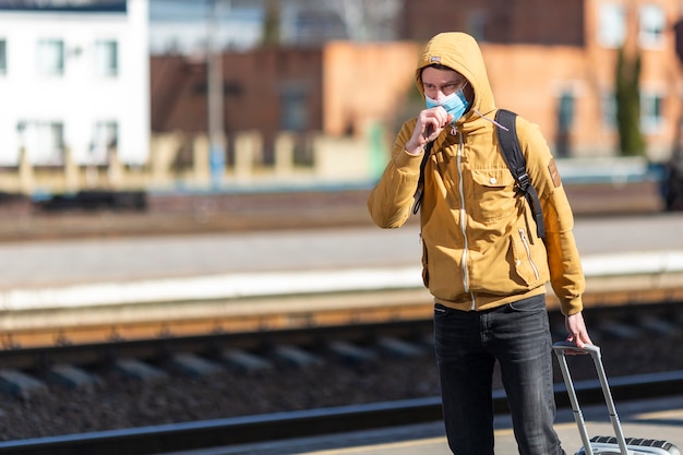 Free photo man with surgical mask outdoor