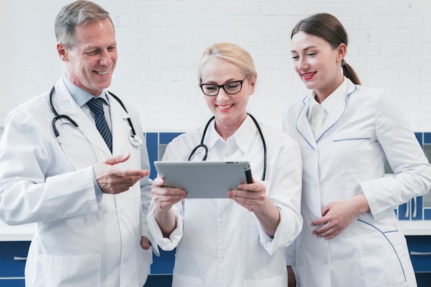 Free Photo medical team in a doctor's office