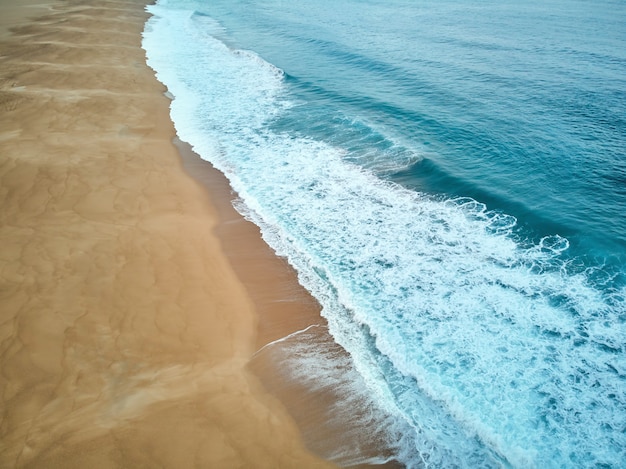 Free photo north beach and ocean in nazare portugal