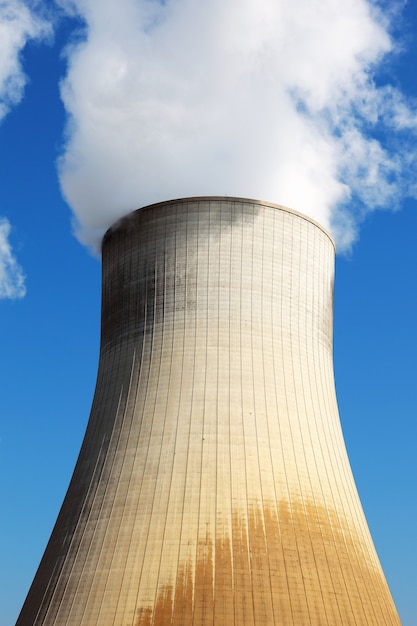 Free photo nuclear power station cooling tower in blue sky