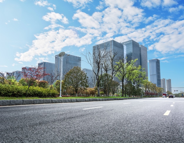 Free photo office buildings seen from the road