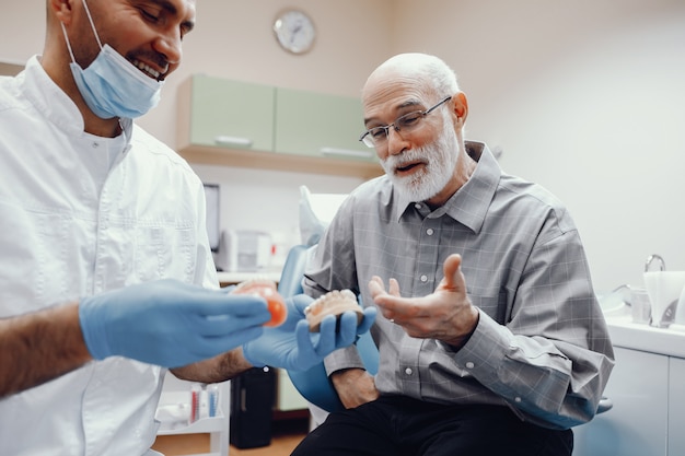 Free photo old man sitting in the dentist's office