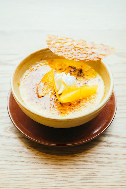 Free Photo orange cream catalana dessert