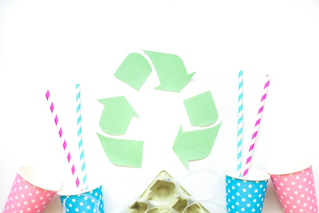 Free Photo paper trash with recycle symbol 