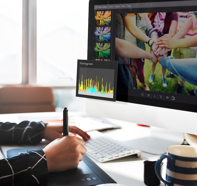 Foto gratuita concetto di impostazione dell'istogramma dell'editor di foto