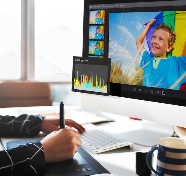 Foto gratuita concetto di impostazione dell'istogramma dell'editor di foto