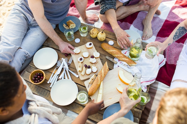 Free photo picnic at the beach