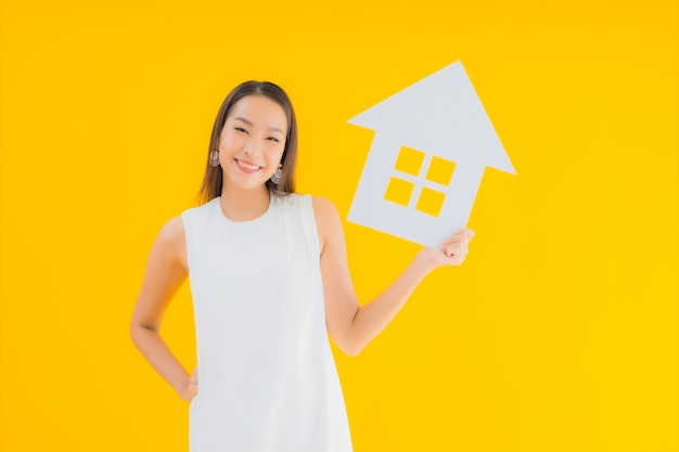 Free photo portrait beautiful young asian woman with house paper