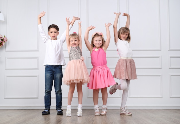 Free photo portrait of happy kids