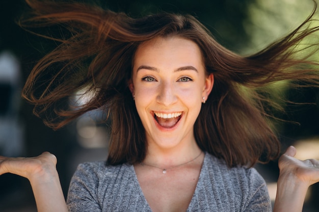 Free photo portrait of a happy woman