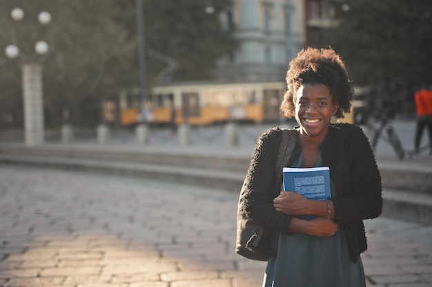 Free Photo portrait of a young beautiful black girl in the street