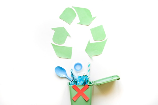 Free photo recycle symbol and bin with plastic rubbish