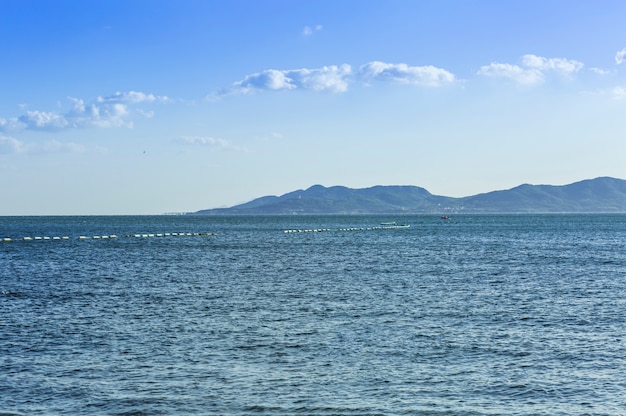 Foto gratuita barriera di pietra della barriera croce naturale cinese della spiaggia