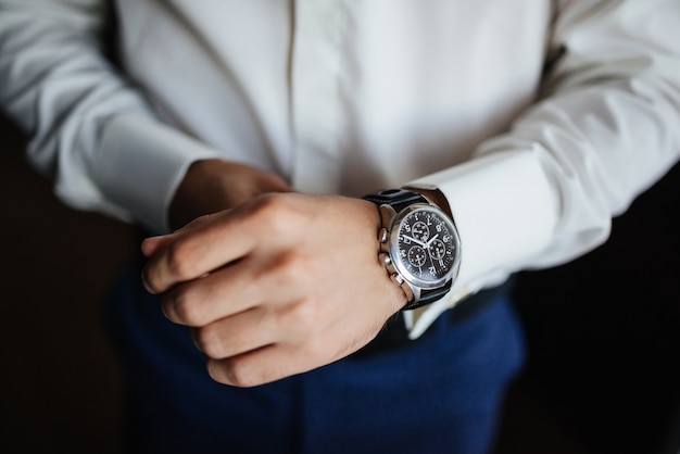 Free photo rehearsal preparation. groom's watch on hand.