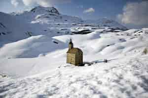 Foto gratuita san gottardo sul paesaggio innevato