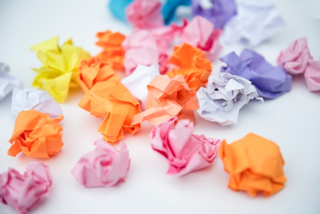 Free Photo scattered crumple paper on white background